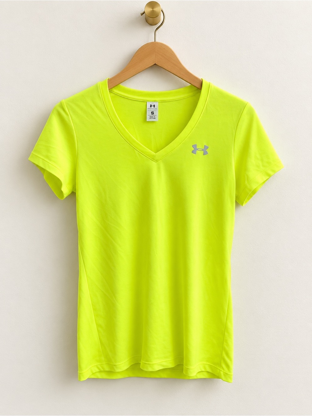 Under Armour Women’s XS Neon Yellow V-Neck Short Sleeve Athletic Shirt